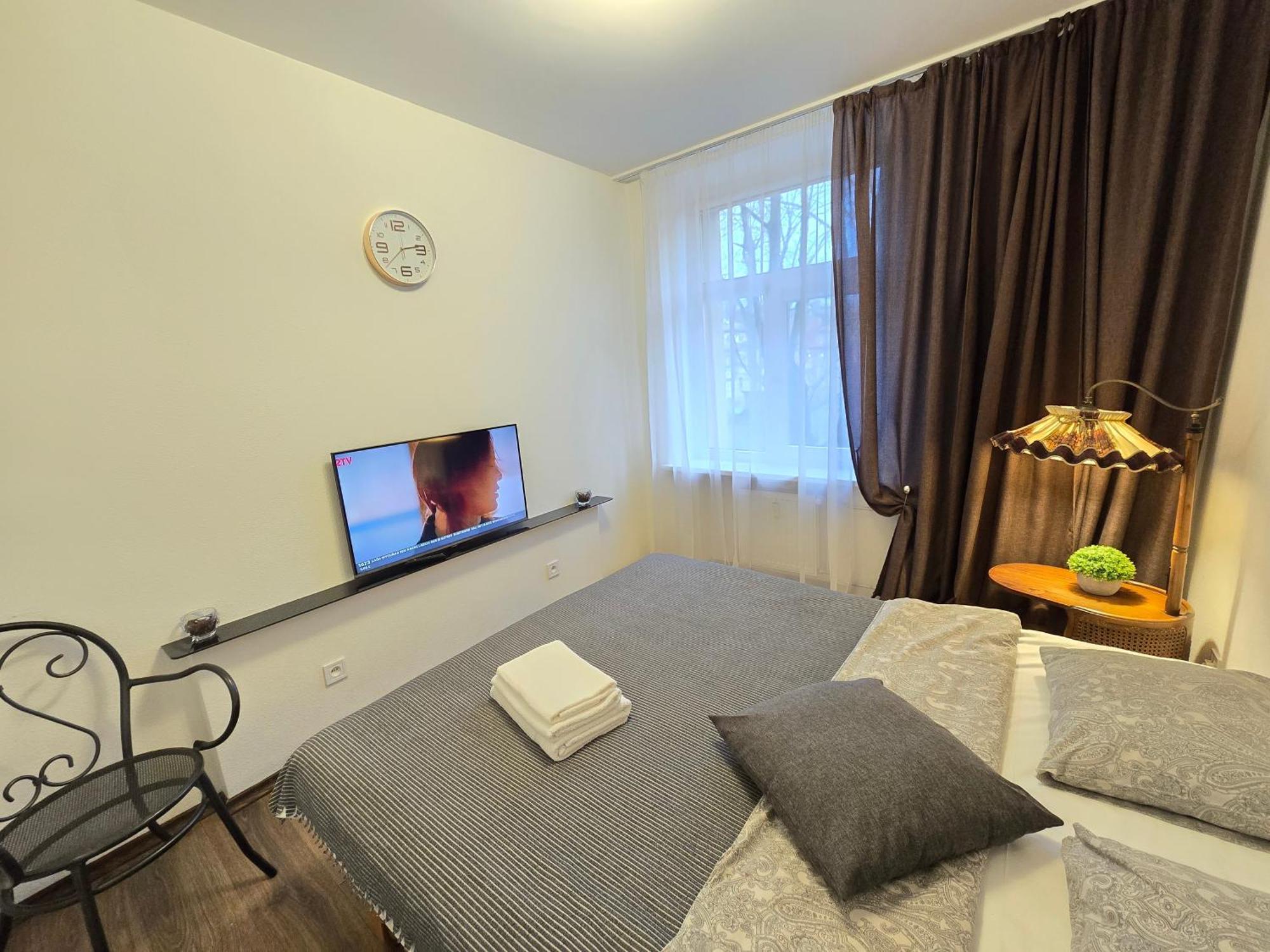 Apartment Red Apple